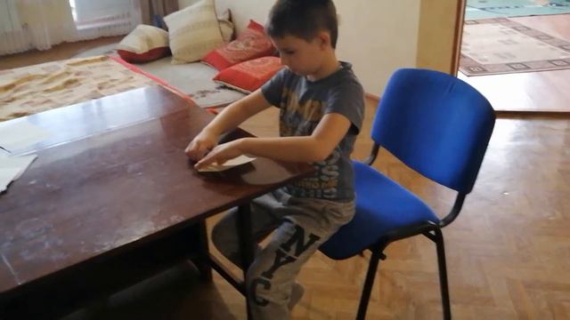 Делаем самолётик из бумаги смотреть онлайн