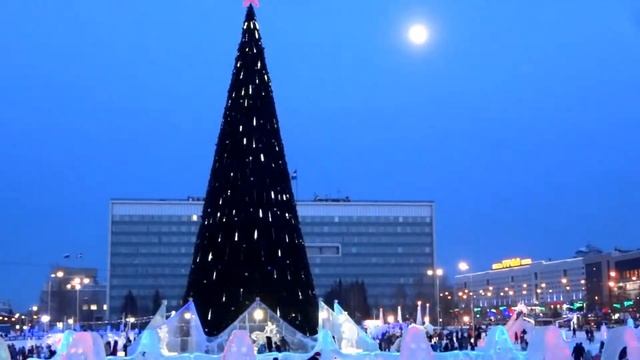 Копия видео Главная ель города Пермь на эспланаде. смотреть онлайн