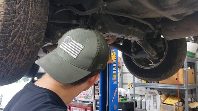 How to: 2002 - 2004 Honda CRV Rear Diff Fluid Change / Service DIY смотреть онлайн
