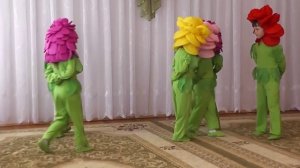 Танец цветов в детском саду "Росинка" 2012 г. Муз. рук. Максюта Г. В.