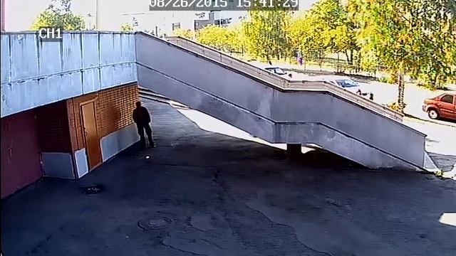 Пописали в центре Петрозаводска, деградация... смотреть онлайн