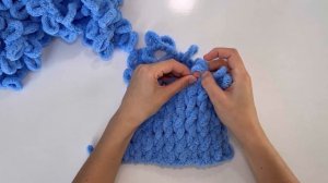 Как связать плед из пряжи Ализе Пуффи узором "Волна". Вяжем руками без спиц и крючка. Подробный МК