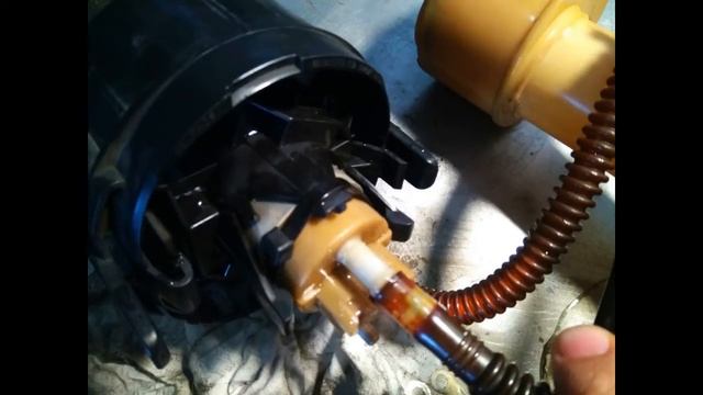 BMW E34 как заменить бензонасос БМВ Е34 how to replace a gasoline pump смотреть онлайн