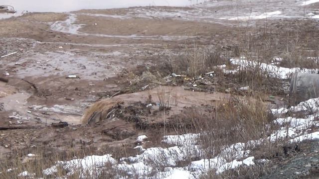 На набережной реки Вятка в Вятских Полянах. 14 апреля 2017 год смотреть онлайн