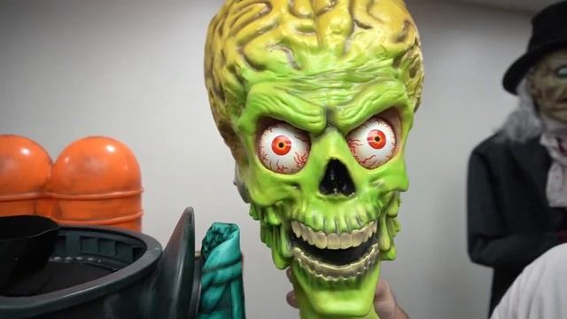 Martian Warrior Spirit Halloween 2023 | Unbox Setup Halloween Animatronic | Mars Attacks смотреть онлайн