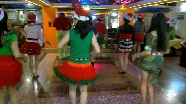 Bachata Feliz Navidad Line Dance(By Fetty Sagita) смотреть онлайн