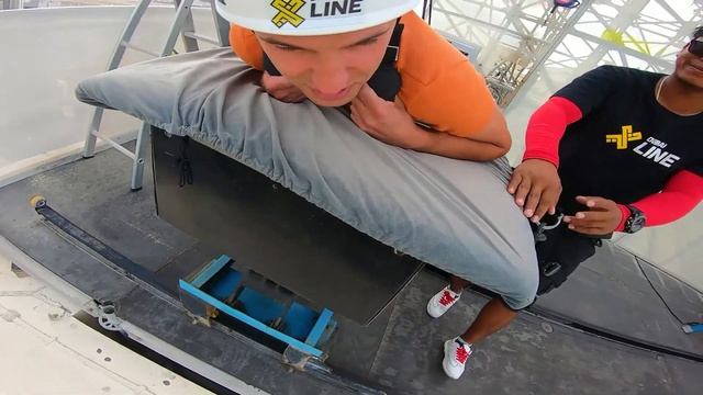 Зиплайн в Дубае (XLine Dubai Marina). Спуск с высоты 170 м. смотреть онлайн