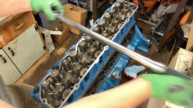 Ford 300 Inline 6 Engine Rebuild Part 8: Head and Manifolds смотреть онлайн