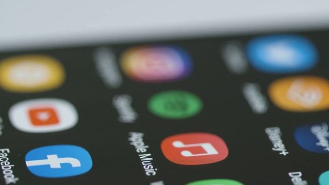 FORTNITE возвращается на IPHONE / Конец Монополии Apple смотреть онлайн