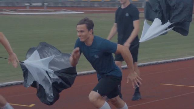 PŘIPOJ SE DO HRY | S větrem o závod смотреть онлайн