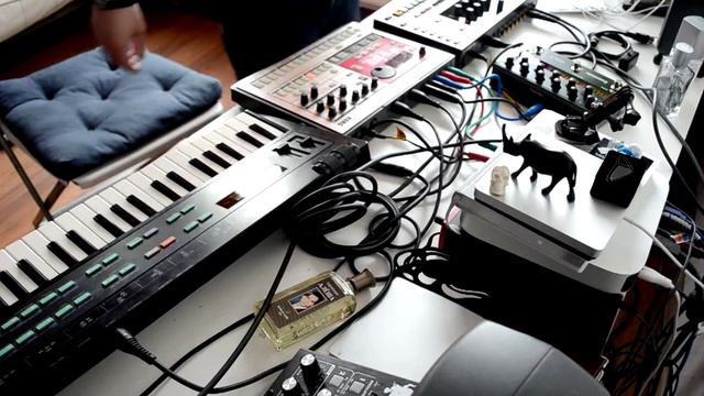 Jalex - Slow (Elektron Monomachine + Korg ER + Yamaha DX100 + Eventide Spcae) смотреть онлайн