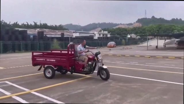 Грузовой трицикл на автодроме (змейка с 1:50). смотреть онлайн