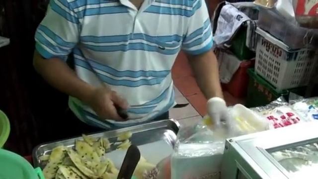 Тайланд. Как почистить ананас и манго. смотреть онлайн