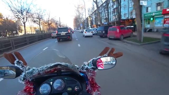 Покатухи Деда Мороза по пробкам Краснодара!  Новогодняя суета весь город стоит, дарим позитив