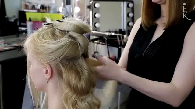 Локоны и волны с помощью утюжка+бонус Летний макияж. Елена Королькова смотреть онлайн