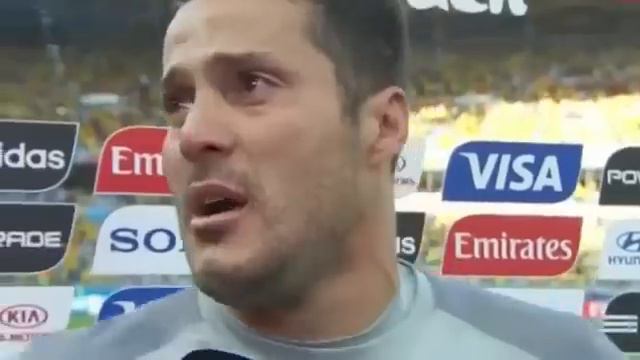 ЖуЛИО СеЗАР ПЛАЧЕТ РЫДАЕТ и РЕВЕТ ПОСЛЕ МАТЧА БрАЗИЛИЯ ЧИЛИ ЧМ 2014 Brasil Chile Julio Cesar Cry смотреть онлайн