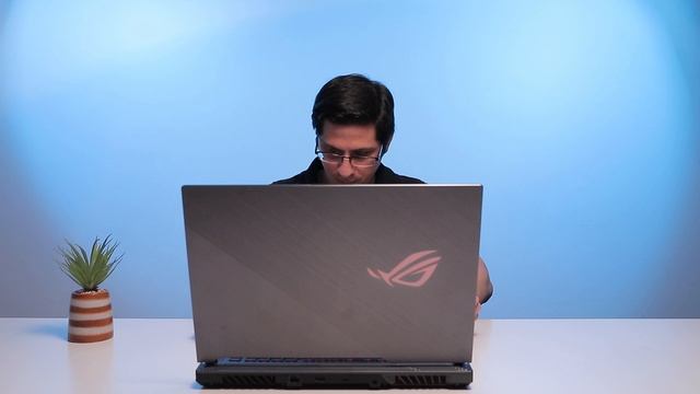 ¿YA son BUENAS las LAPTOPS GAMER? 2019 ? - ASUS ROG STRIX SCAR III смотреть онлайн