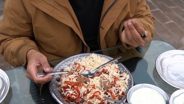 PESHAWARI STREET FOOD TOUR - Shoba Bazar Lazeez Chawal & Nisar Charsi Tika - EP 13: Food Ka Pakista смотреть онлайн