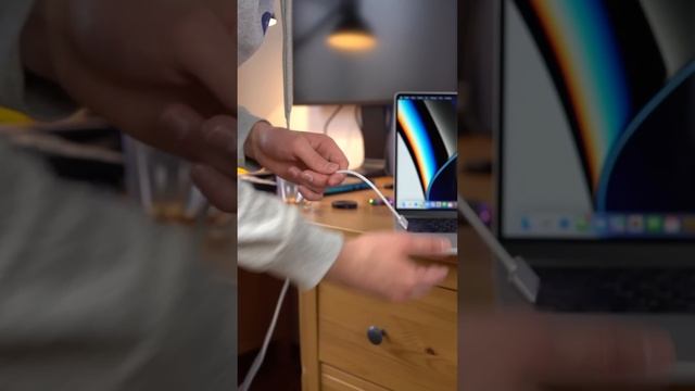 Почему компания Apple вернула зарядку MagSafe спустя столько лет? смотреть онлайн