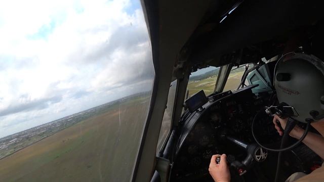 Подход, заход и посадка в Abidjan airport. смотреть онлайн