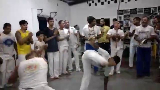 Associação de capoeira Axé Iúna Mestre Nestor смотреть онлайн
