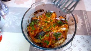 СКУМБРИЯ В ТОМАТНОМ СОУСЕ, С ЛУКОМ, В ДУХОВКЕ. СУПЕР ВКУСНАЯ..