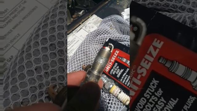 EGR cleaning on a 2005 Chrysler 300 смотреть онлайн