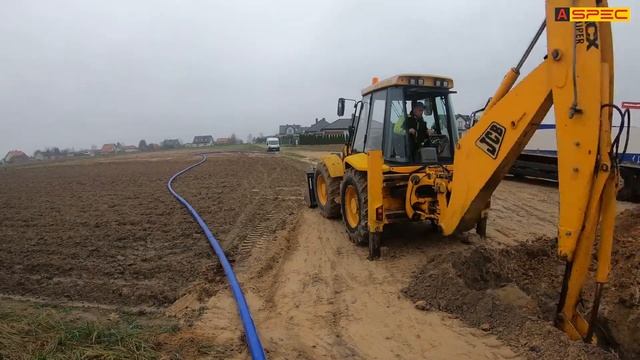 Экскаватор-Погрузчик JCB 4CX рытье траншей и применение гидромолота смотреть онлайн