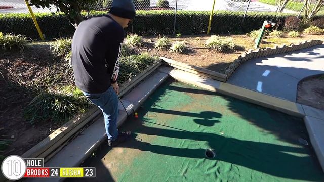 Lucky Mini Golf Hole in Ones At This Surprisingly Fun Mini Golf Course! смотреть онлайн