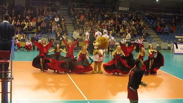 Праздничный кан-кан в исполнении шоу-группы "Лидер" и Левы смотреть онлайн