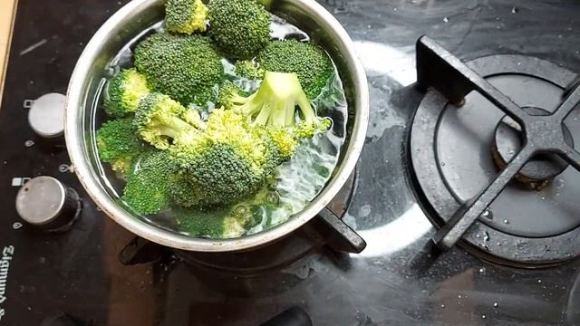 СЛИВОЧНАЯ ПАСТА С БРОККОЛИ И КУРИЦЕЙ смотреть онлайн