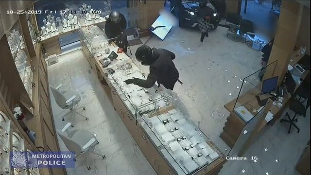 Ограбление ювелирного магазина под новый 2020 год (Лондон с камеры наблюдения) смотреть онлайн