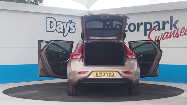 13 Reg Volvo V40 Diesel Hatchback D2 SE Lux 5dr смотреть онлайн