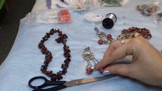 Собираю бусы из натуральных камней. смотреть онлайн
