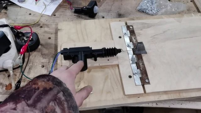 Автоматически открывающийся люк в подвал для кошек смотреть онлайн