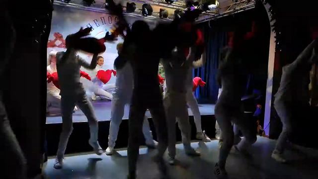 Непоседы. Новогодний концерт смотреть онлайн