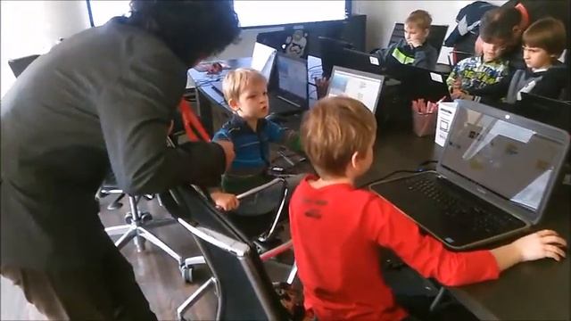 Учимся делать игры в Mail.ru (прораммирование Кадабра Scratch2) смотреть онлайн