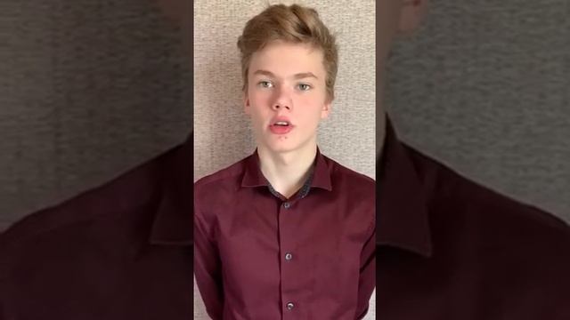Власенко Андрей читает стихотворение Н. Добронравова - Зажглась на небе яркая звезда... смотреть онлайн