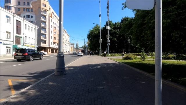 Москва. Прогулка по улице Большая Полянка (Bolshaya Polyanka street) 04.06.2019 смотреть онлайн