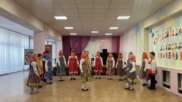 Детский ансамбль народной песни " Во кузнице " младшая группа. Игровая песня " Марома" смотреть онлайн
