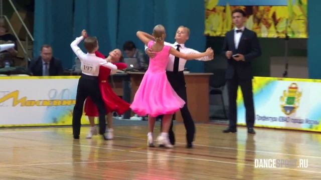 Ивахненко Павел - Ивахненко Анна, 1/2 Viennese Waltz смотреть онлайн