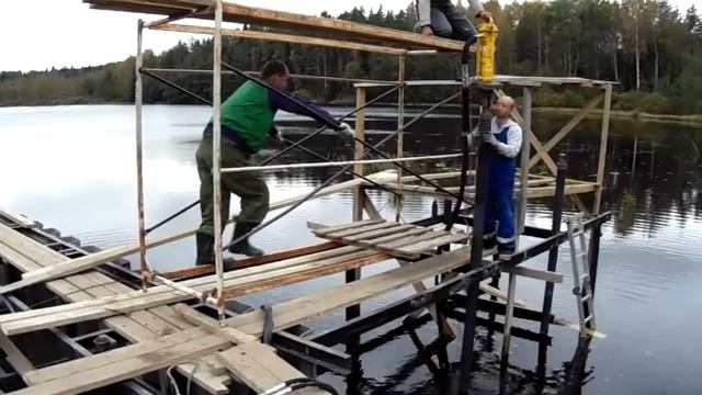 Погружение трубных свай на озере Великое смотреть онлайн