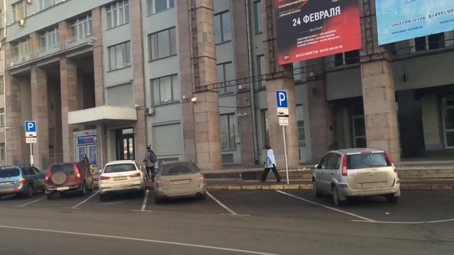 Незаконная парковка возле театра Эстрады стала законной смотреть онлайн