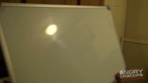 ЗЛОЙ ДЕД РИСУЕТ СВОЮ ЖИЗНЬ