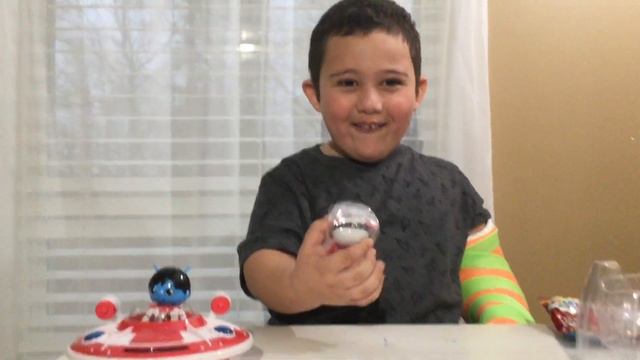 How To NOT Open A Ryan Egg- Unboxing of Ryan Red Mystery Egg смотреть онлайн