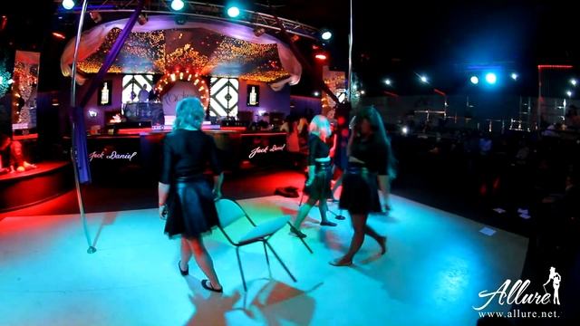 Стрип-пластика Поверь в мечту смотреть онлайн