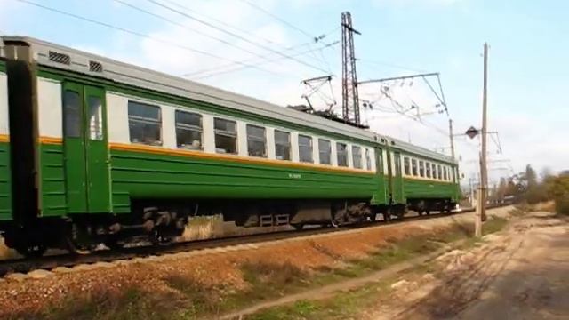 ЭР2-1289 (РЖД/Окт) прибывает на ст. Петрокрепость смотреть онлайн