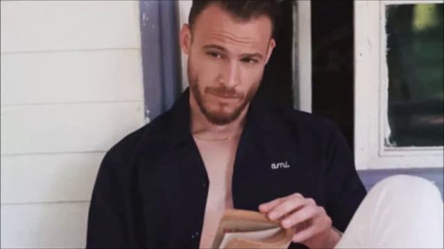 Can Yaman y Kerem Bursin elevan su popularidad a lo más alto смотреть онлайн