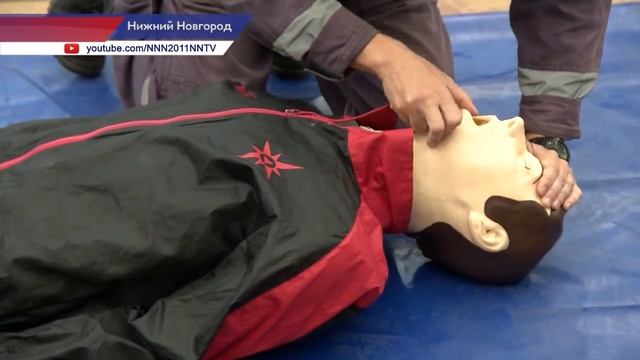 Сотрудники МЧС провели обучающее занятие для отдыхающих на пляже нижегородцев