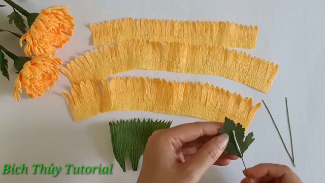 Cách làm hoa cúc đại đóa | How To Make Chrysanthemum Paper Flower | Bích Thủy Tutorial смотреть онлайн